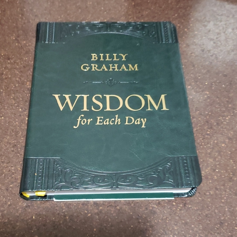 Wisdom for Each Day, Large Text Leathersoft: Devotions 365 Days.